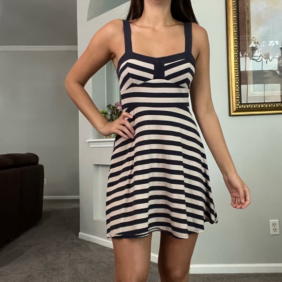Striped Flowy Dress - Picture 7 of 8